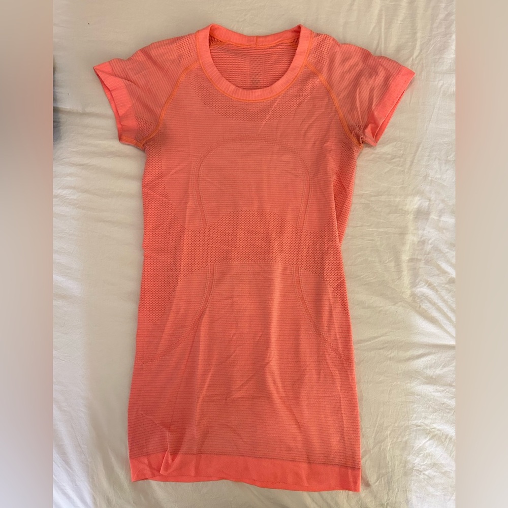 Lululemon Athletica Cream Short Sleeve Tee